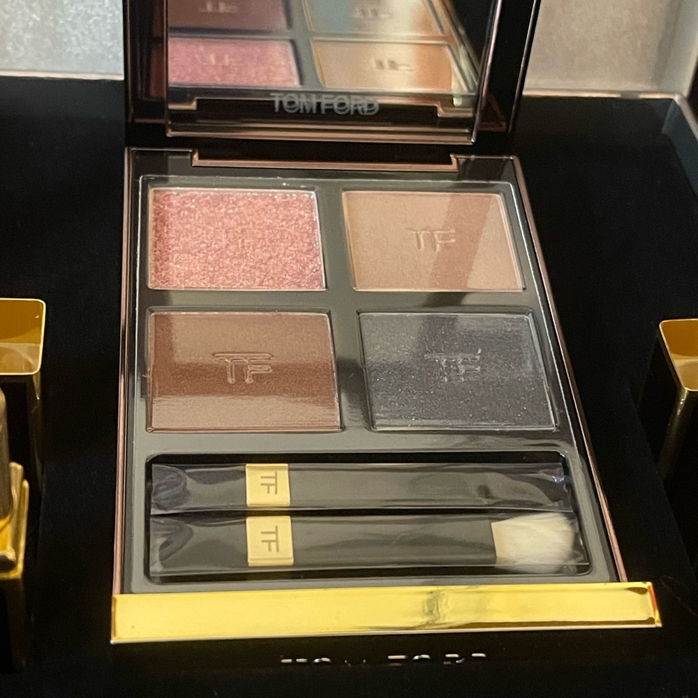 Tom Ford Eyeshadow Palette with 1 Lipstick only - mini size - Picture 3 of 5
